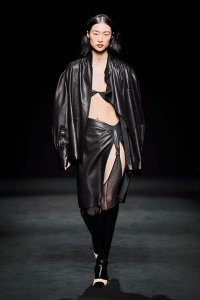 Look 3